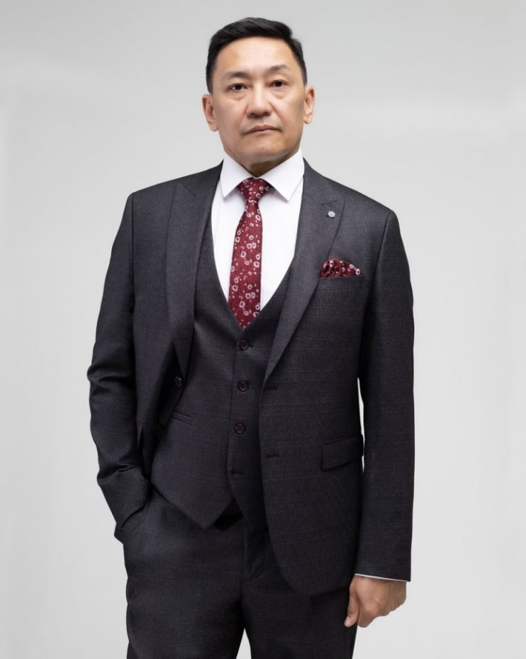 Черный костюм 3-ка фактурный