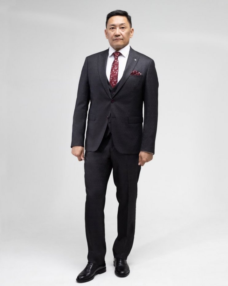 Черный костюм 3-ка фактурный