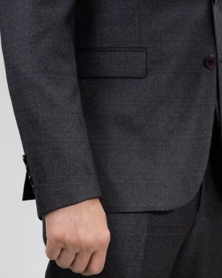 Черный костюм 3-ка фактурный